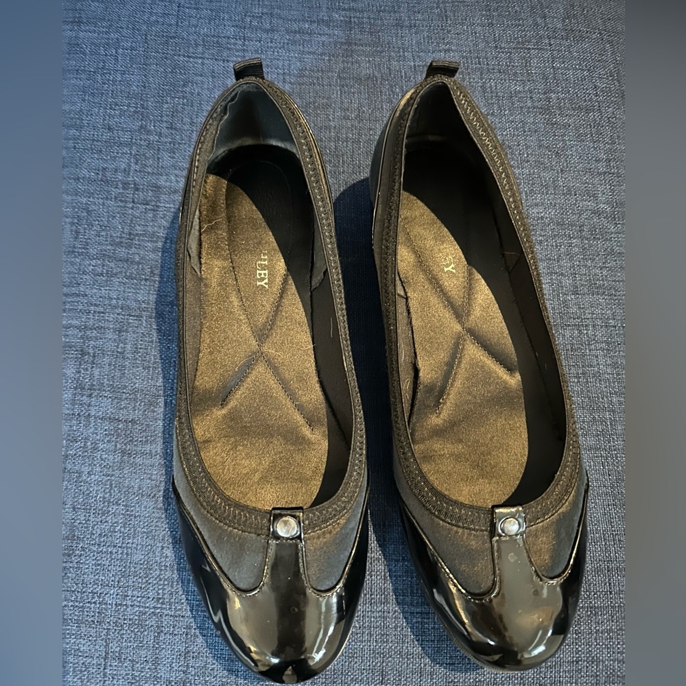 RELATIVITY black flat ( tiny wedge for comfort) 9M
Re-Calle BlackStud